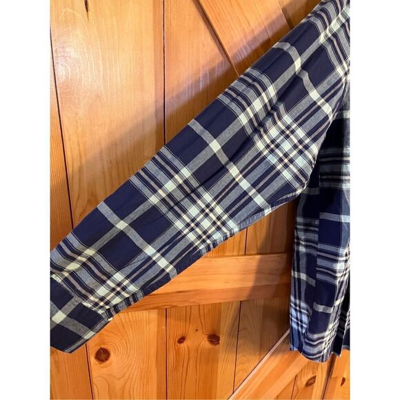 J. Crew Men’s Slim Fit Medium Long Sleeve Button Up Shirt (2618) - Picture 2 of 5